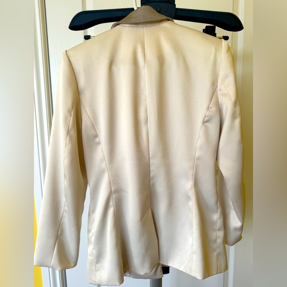 One button blazer size 6 - Picture 2 of 5